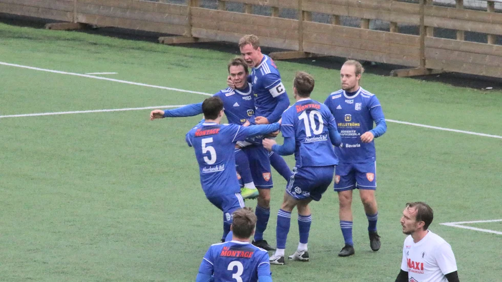 Filip Berglund avgjorde matchen med en frisparkskanon.