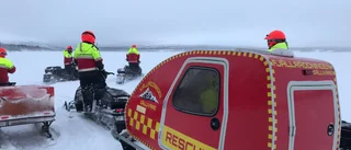 Skadad skoterförare undsatt av fjällräddningen