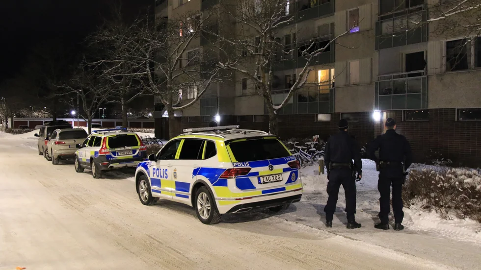 Under lördagskvällen genomförde polisen en insats med flera patruller på en adress i Uppsala.