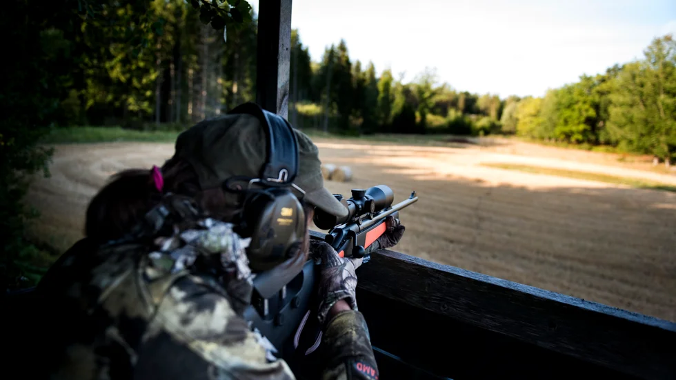 Lagen behöver utformas så att den inte i onödan försvårar för jägare och sportskyttar att använda sina legala vapen, skriver bland andra den vänsterpartistiska riksdagsledamoten Gudrun Nordborg.