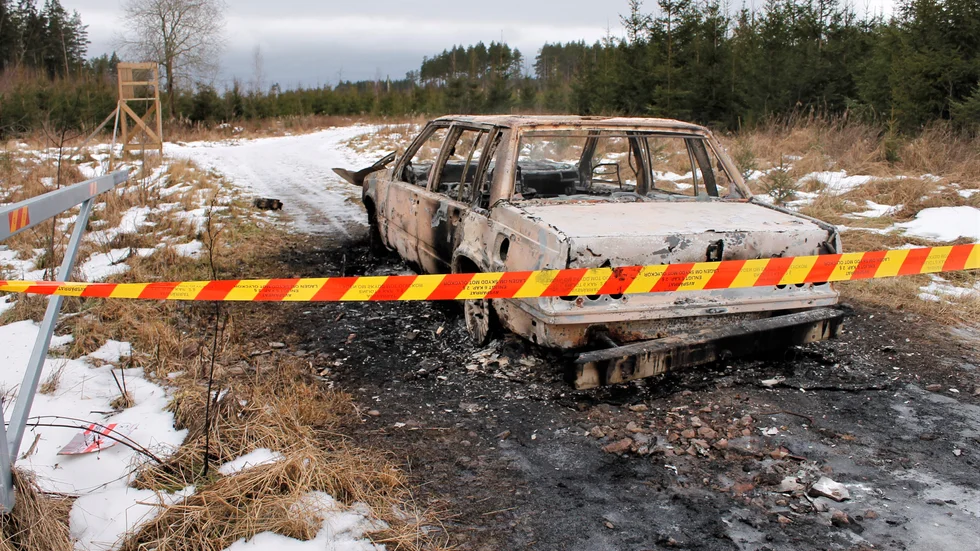 Polisen utreder måndagens bilbrand utanför Fågelsta. På samma plats brann en bil för drygt en månad sedan.