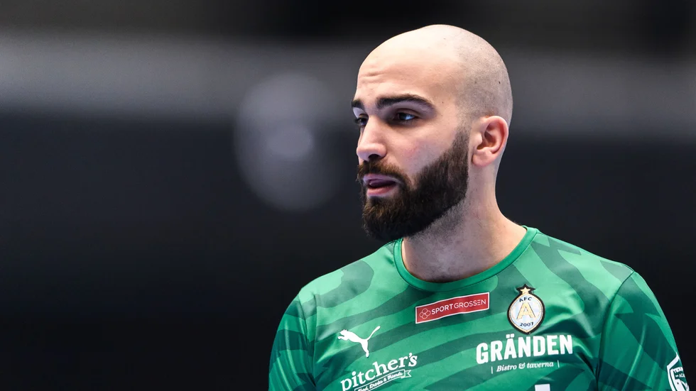 AFC-målvakten Divar Matte skadade ena knät i seriefinalen.