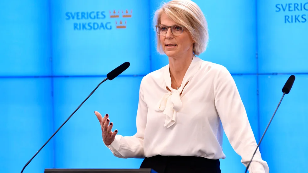 Moderaternas ekonomisk-politiska talesperson, Elisabeth Svantesson, anser att hanteringen av regeringens krisstöd går för långsamt, dessutom är stöden för låga. Arkivbild.
