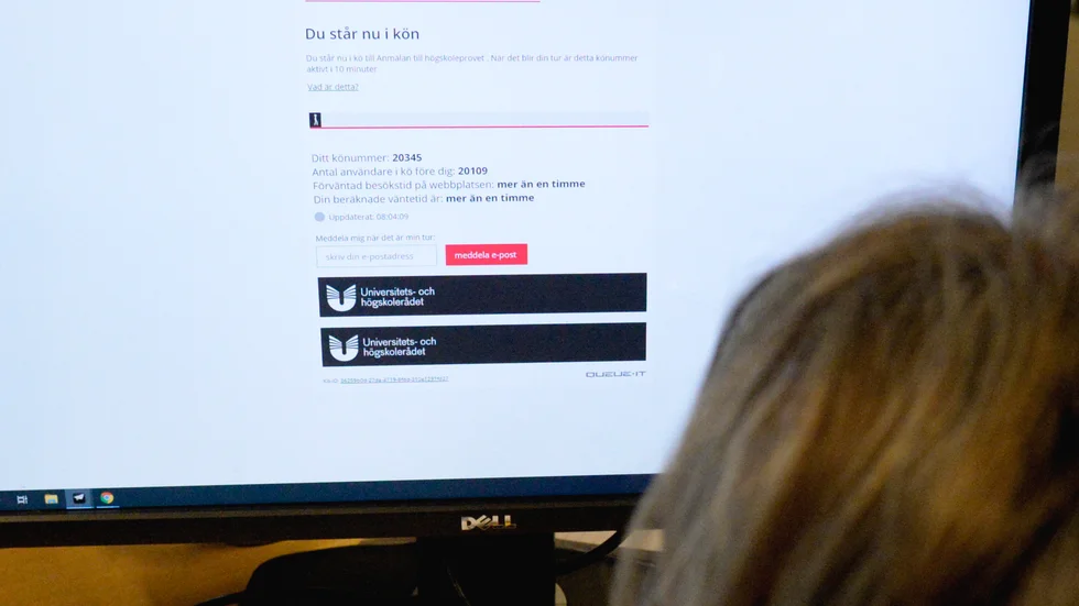 Köerna för anmälan till årets högskoleprov är långa – men flyter på, enligt provsamordnaren. Arkivbild.