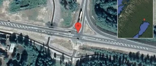 Stopp på väg 720 på grund av trafikolycka med två personbilar