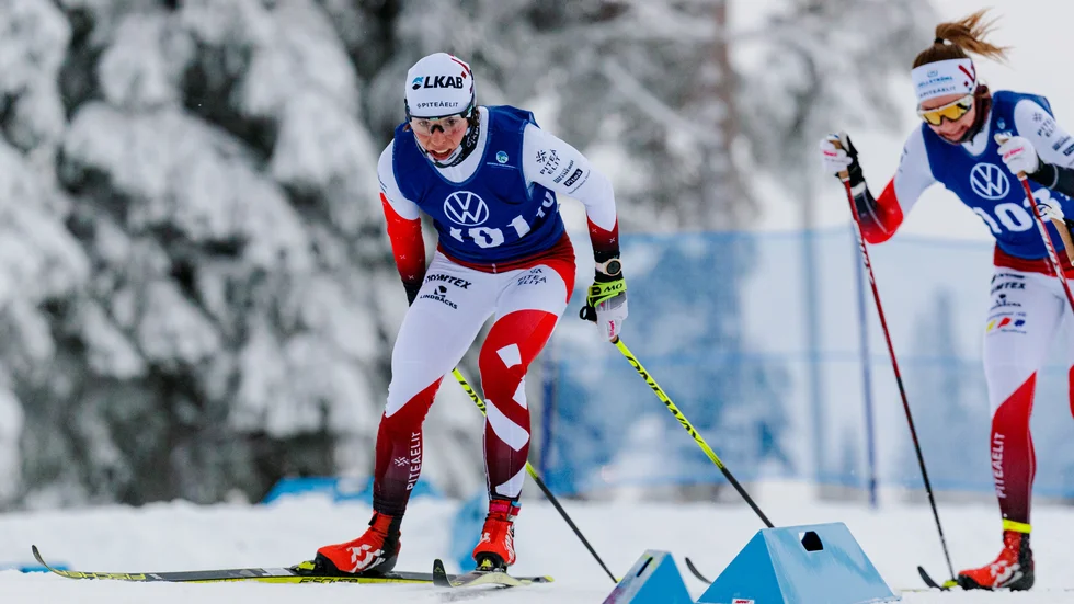 Charlotte Kalla vann 15 kilometer klassiskt i Volkswagen Cup i Östersund. Sofia Henriksson var en stark tvåa.