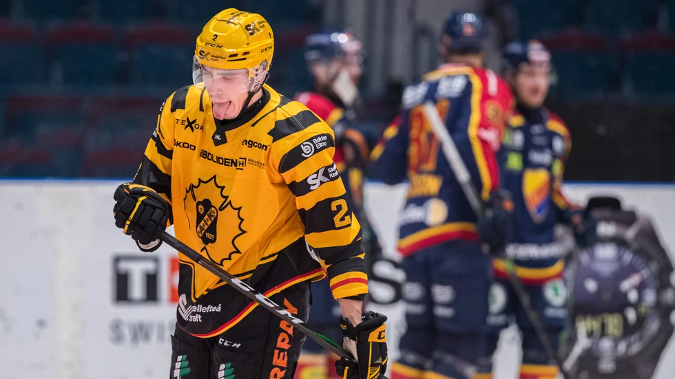 AIK gjorde en stark tredje period. Det räckte för att hämta upp tvåmålsunderläge, men Djurgården vann på Hovet efter förlängning. Matchen slutade 3–2.