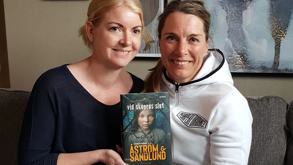 Anette Sandlund och Sara Åström är förväntansfulla över vad helgen kommer att ge. "Att vara med på Deckarfestivalen betyder att vi kan nå ut med vårt författarskap", säger Sara Åström.
