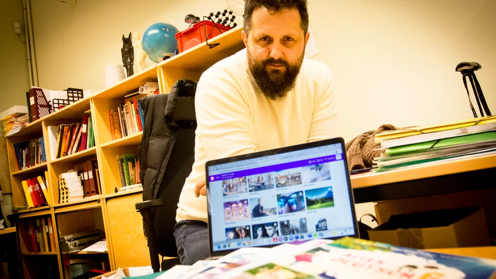 Det är en grannlaga uppgift för lärarna att köpa in läromedel, tycker Jesper Ek. Uppdraget att värdera styrkor och svagheter i materialet borde ligga på förstalärarna i kommunen, föreslår han.