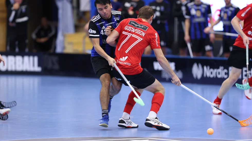 Sirius Kasper Broby och Storvretas Tobias Gustafsson kommer att spela vidare i ligaspelet framöver. Klubbarna i superligan kom inte överens om att föreslå en paus.