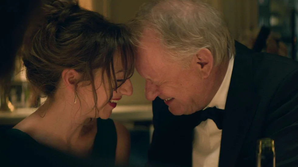 Andrea Bræin Hovig och Stellan Skarsgård i filmen Leva på hoppet. 