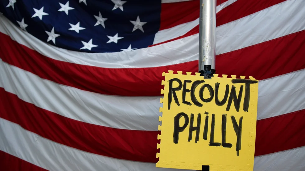 Trumpanhängare kräver att rösterna i flera städer och delstater, som här Philadelphia, ska räknas på nytt.