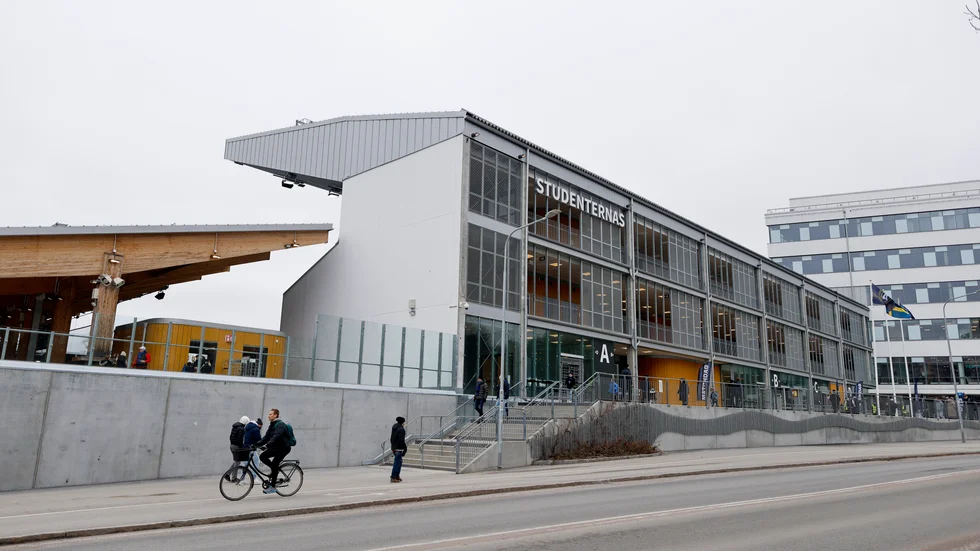 Fidefamiljen vann upphandlingen om att driva restaurang- och konferensverksamheten på Studenternas fotbollsarena i Uppsala, och bolaget tar över driften den 2 juni. 
