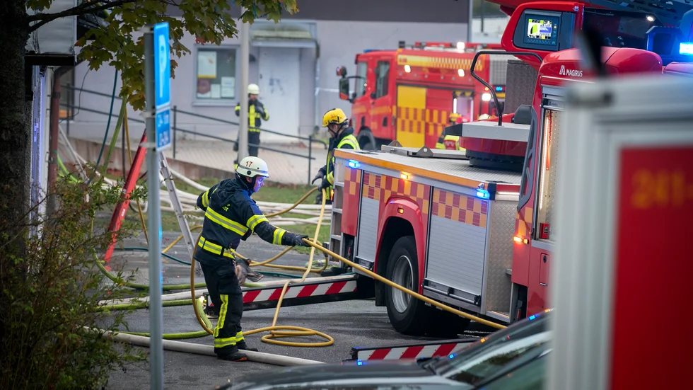 Torgbranden i Vagnhärad började tidigt på morgonen den 24 september. Polisen har ännu inga misstänkta.