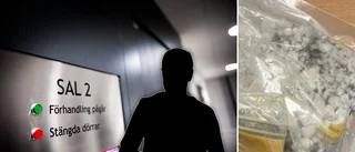 Dumpade knark täckt av chips utanför förskola