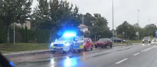 En till sjukhus efter krock nära korsning