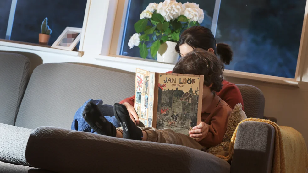 Sexåriga Daniel vägrar att gå till sin förskoleklass och föräldrarna har begärt skolbyte – utan framgång. Detta har gjort att en av dem tvingats vara hemma med sonen under fem veckor. "Det är inte hållbart, jag var både arbete och studier att sköta", säger mamma Gohar Avagyan.
