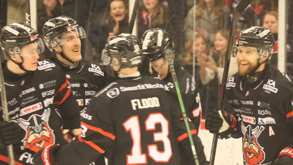 Glädje. Nybrospelare jublar efter ett av sju mål mot VH.