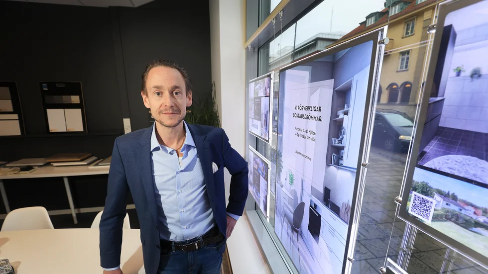 Mikael Bergqvist, fastighetsmäklare på Skandiamäklarna, beskriver den höga räntan som en dubbelsmocka för bostadsrättsföreningar och deras medlemmar.