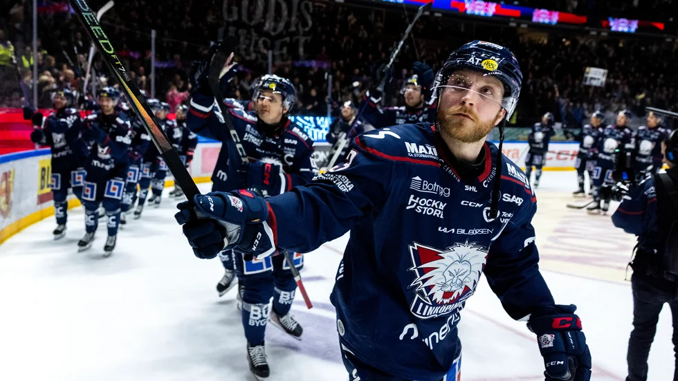 LHC-jubel med Linus Hultström längst fram efter segern mot Timrå. Tre ytterst viktiga poäng när avslutningen av SHL-hockeyn utvecklar sig till en riktig rysare.