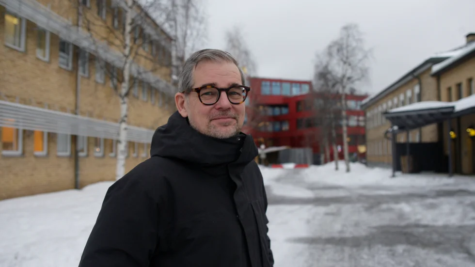 Jon Åström Gröndahl menar att bristen på socionomer också får en påverkan på den kvalité inom socialförvaltningen. 