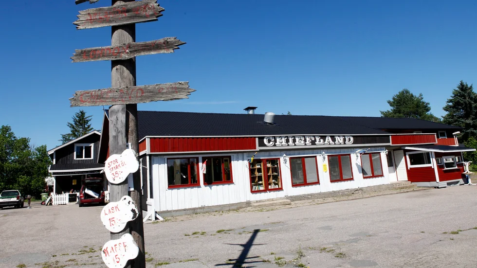 Sävsta motell hette ett tag Chiefland. Motellet öppnades 1960 och hörde till ett av de första som öppnades i Sverige efter amerikansk förebild. Nya planer för motellet, nu benämnt hotell, presenteras i en annons där en krögare söks.
