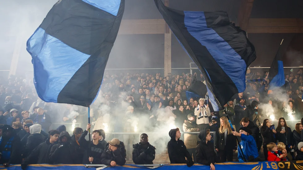 Pyroteknik tänk på Studenternas hemmakortsida under matchen mellan Sirius och Mjällby.