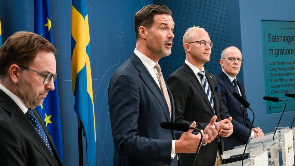 Migrationsminister Johan Forssell (M, 2:a fr v) håller pressträff tillsammans med fr v Fredrik Malm (L), Ludvig Aspling (SD), och Ingemar Kihlström (KD) om satsningar på migrationsområdet.