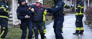 Polis övar i ödehusen – jagar man med kniv