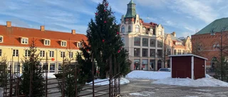 Ett lokalt snöfall har landat på Stora torget – från Tjustvallen