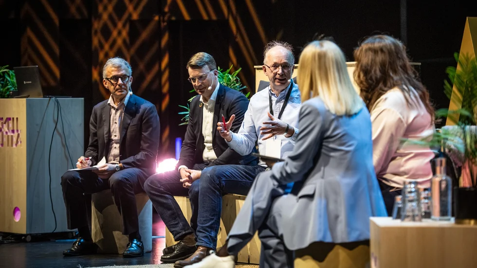 Paneldebatt under dagsprogrammet på Alvar 25.