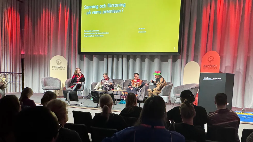 Seminariet ”Sanning och försoning – på vems premisser?” diskuterade försoningsprocesser i urfolksvärlden. Roman Iakovlev stol förblev tom. Medverkande var Åsa Simma, Giron Sámi Teáhter, Petra Laiti, artist, och Siri Broch Johansen, regissör och manusförfattare. Samtalsledare var Ánde Somby, försteamanuensis i juridik, Tromsö. 