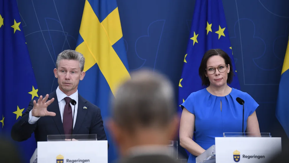 Försvarsminister Pål Jonson och utrikesminister Maria Malmer Stenergard presenterar hur Sverige ska stötta Nato 2025.