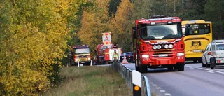 Personbil i diket – en till sjukhus