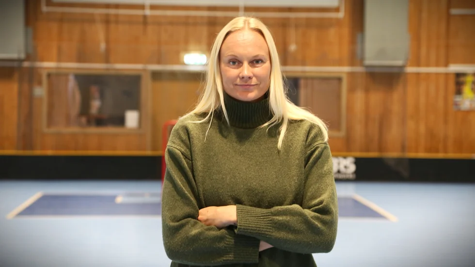 Anna Moberg i Innebandycenter, där hon numera tränar med Visby IBK Dam två gånger i veckan. I helgen har laget premiär i GFL. 