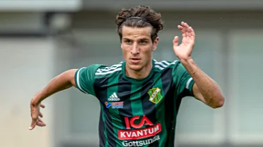 Gustav Karimi i Sunnerstas tröja. Nu lämnar han för spel i Tyskland.