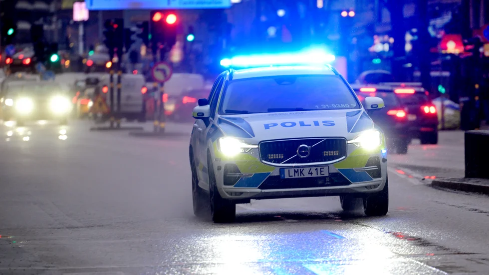 Skribenten efterlyser snabbare kontaktvägar till polisen.