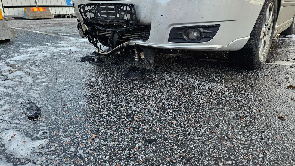 Under torsdagseftermiddagen fattade en bil eld på Storheden.