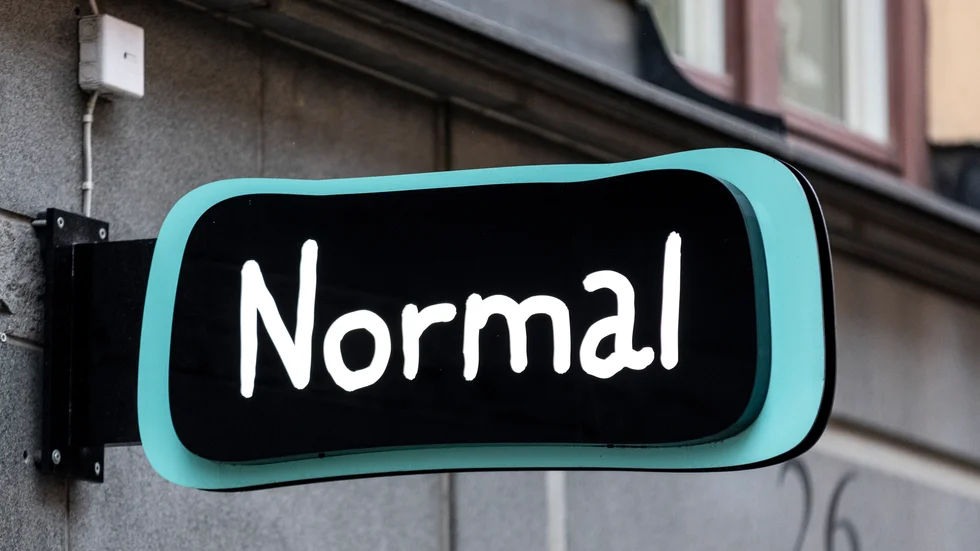 Butiksskylt tillhörandes kedjan Normal. Arkivbild.