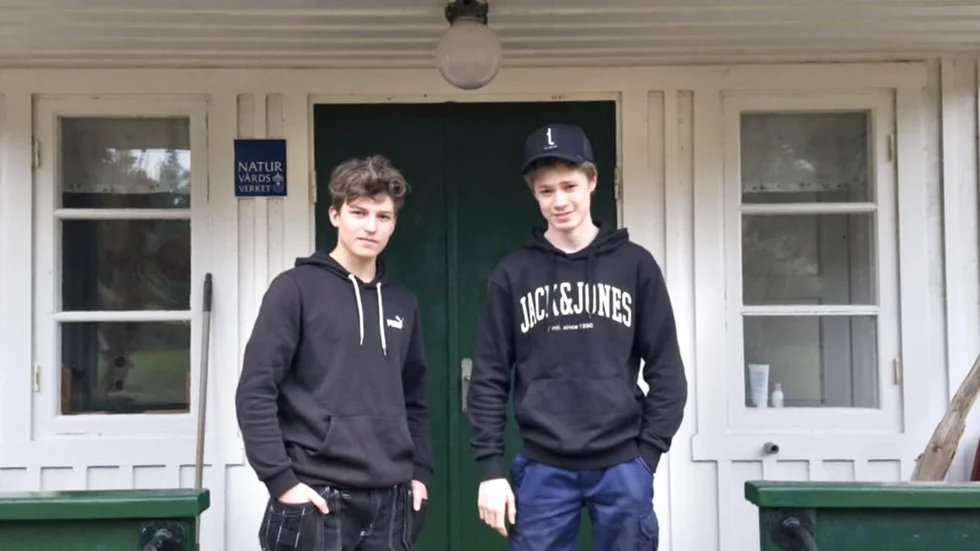 Passagerartrafiken till Gotska Sandön har upphört för säsongen, men Henning Blochmann och Arvid Ekström, båda 15 år, har haft prao med tillsynsmännen där den senaste veckan. 