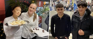 Här väller niorna in i arenan 