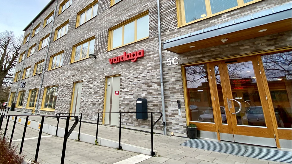 Eskilstuna kommun startade en tillsynsutredning efter flertalet klagomål på boendet. Nu riktar kommunen kritik på flera områden.