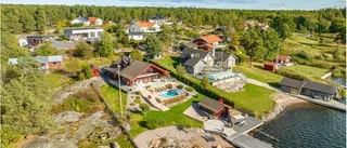 16-miljonersvillan i Piperskärr ska säljas – sandstrand ingår