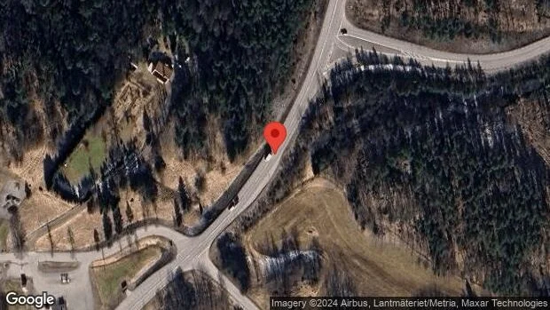 Just nu: Träd över vägen påverkar trafiken på väg 55