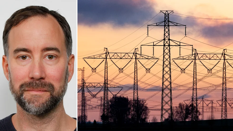 En av två kraftledningar mellan Hedenlunda i Flen och Glan i Norrköping, som går genom Katrineholms kommun, ska ersättas. Bilden visar inte de aktuella ledningarna. Till vänster ses Lo Wichmann, projektledare på Svenska kraftnät. 