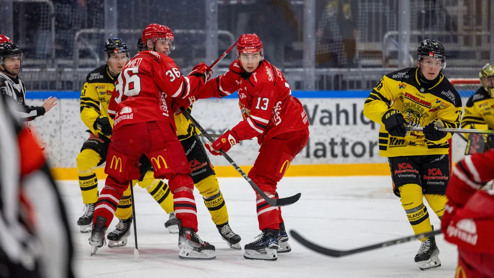 Fredrik Schlyter (13) hade en stor kväll i Almtunas målfest hemma mot Vimmerby i Gränbyhallen.