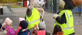 Pelle Svanslös och Maja Gräddnos lär barn cykla säkert