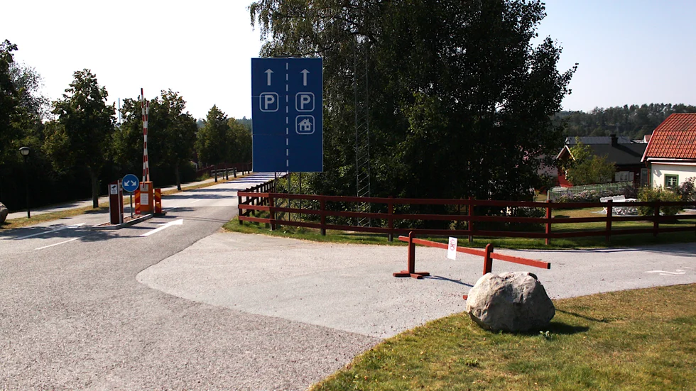 "Hela infartsprojektet ligger nu på 15 miljoner. Det är dels vägen och förändringar vid parkeringen. För nu kommer man komma in norr ifrån så vi behöver ändra vissa detaljer där också, som att sätta belysning", berättar Joacim Johansson. Den nya infarten planeras att stå klar till säsongen 2026. 