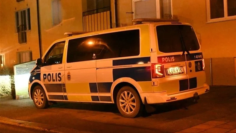 Söndagen den 23 februari gjorde polisen en husrannsakan på en adress i Linköping. Insatsen var en del i det utredningsarbete som polisen inlett efter den misstänkta skottlossningen i Skäggetorp under natten till lördagen.  