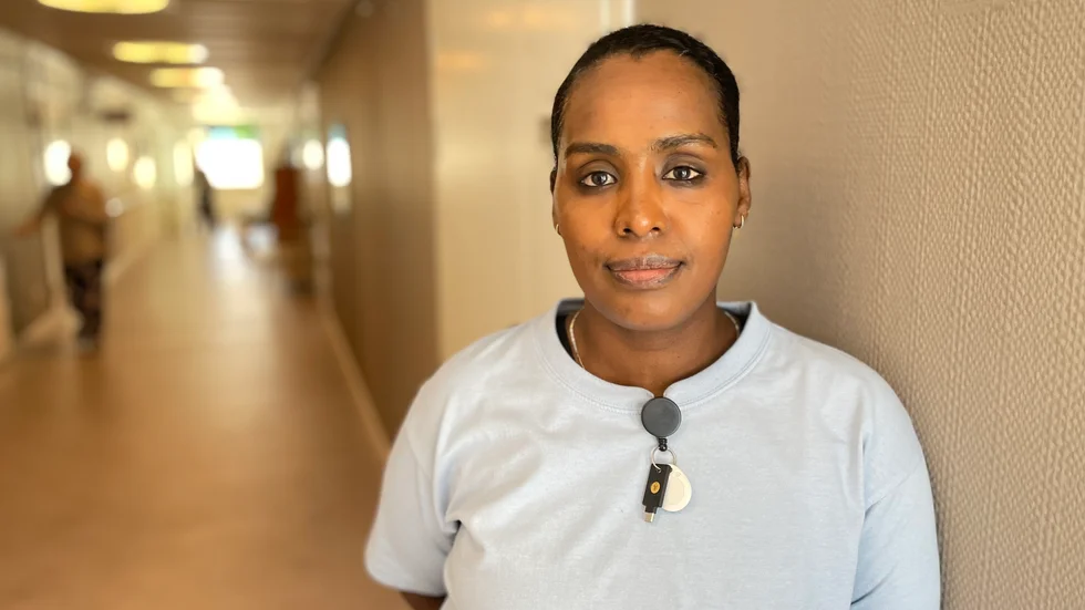 Dure Dadacha jobbar som vårdbiträde i Harads och hotades av utvisning på grund av för låg lön.